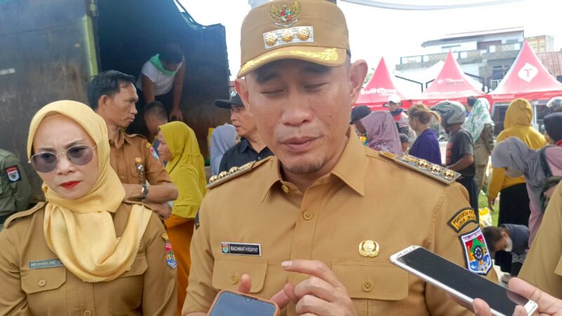Walikota H Rachmat Hidayat, Buka Pasar Murah Di Alun Alun Merdeka Taman Kurma Lubuk Linggau. 